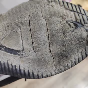 Dayanıklılığı Düşük Ayakkabılar Ve Yetersiz Müşteri Hizmeti