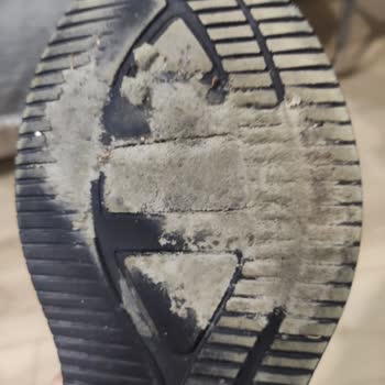 Dayanıklılığı Düşük Ayakkabılar Ve Yetersiz Müşteri Hizmeti