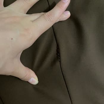Zara'dan Aldığım Elbisede Sökükler Var