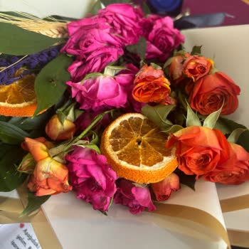 Solmuş Çiçekler Ve Yetersiz Müşteri Hizmeti