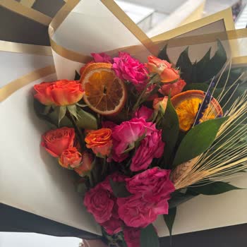 Solmuş Çiçekler Ve Yetersiz Müşteri Hizmeti