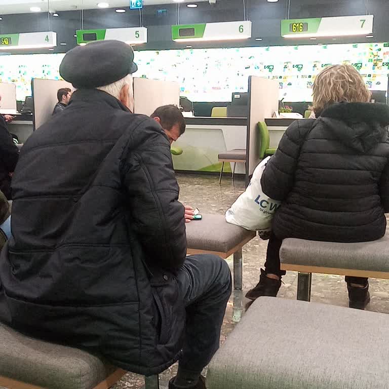 Garanti Bankası Fomara Şubesi'nde Yavaş Hizmet Ve Müşteri Mağduriyeti