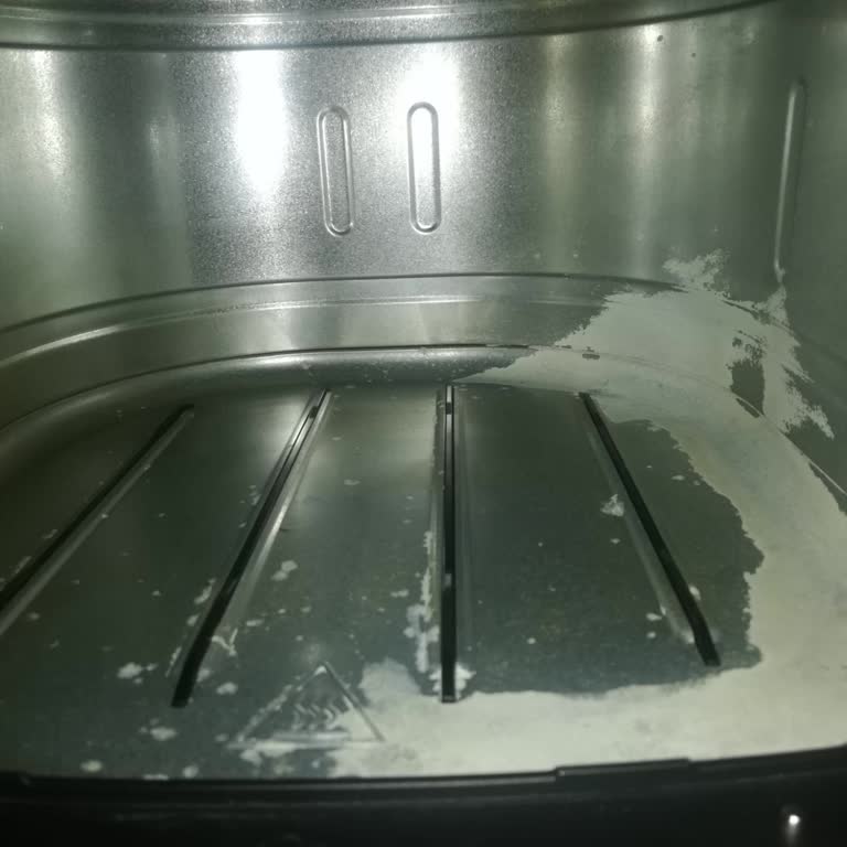 Philips HD9285/96 Airfryer Sepet Kenarından Çok Yoğun Buhar Çıkışı