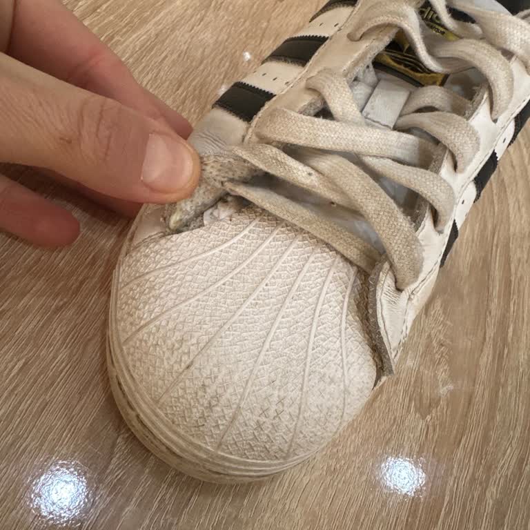 Problema con Adidas Superstar, deformaciones y revisión negativa