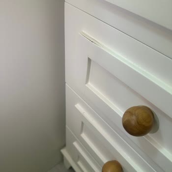 Bbutik Mobilya Şifonyerin Çekmecelerinin Boyası Kısa Süre İçinde Dökülmeye Başladı
