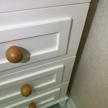 Bbutik Mobilya Şifonyerin Çekmecelerinin Boyası Kısa Süre İçinde Dökülmeye Başladı