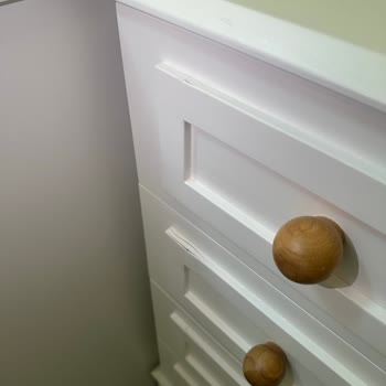 Bbutik Mobilya Şifonyerin Çekmecelerinin Boyası Kısa Süre İçinde Dökülmeye Başladı