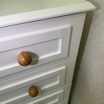 Bbutik Mobilya Şifonyerin Çekmecelerinin Boyası Kısa Süre İçinde Dökülmeye Başladı