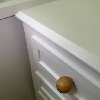 Bbutik Mobilya Şifonyerin Çekmecelerinin Boyası Kısa Süre İçinde Dökülmeye Başladı