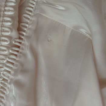 Kirli Ve Defolu Elbise Hayal Kırıklığı Yarattı