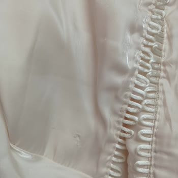 Kirli Ve Defolu Elbise Hayal Kırıklığı Yarattı