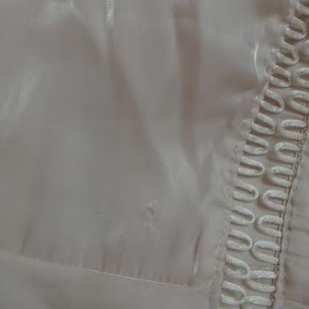 Kirli Ve Defolu Elbise Hayal Kırıklığı Yarattı