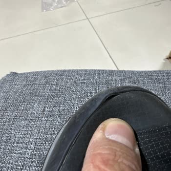 Adidas Goratex, deformación y desgarro inesperados, solicito cambio