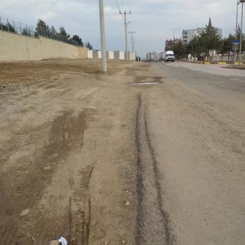 Ergani-TOKİ Arası Kaldırım Eksikliği Hayatları Tehlikeye Atıyor