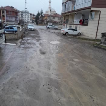 Yıldırım Mahallesi'nde Çamur Sorunu Ve İlgisizlik