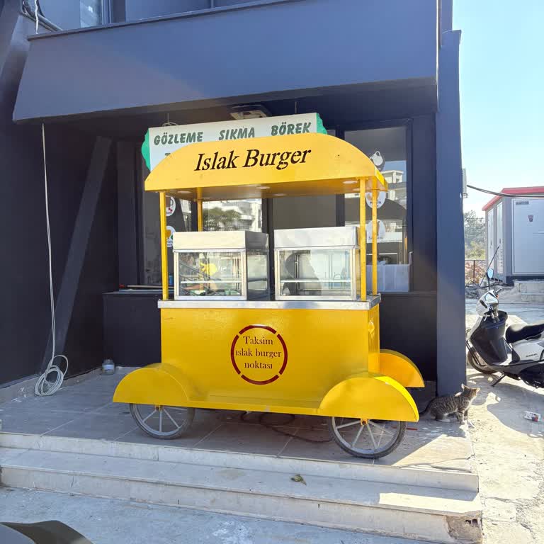 Taksim Islak Burger Seyyar Tezgah Ezik ve Çizik Geldi