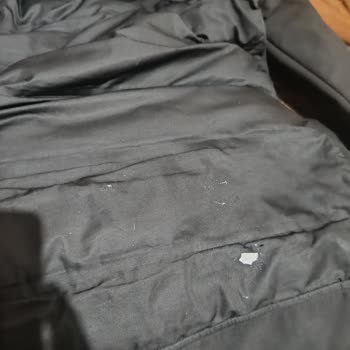 Kışlık Montta Renk Atması Ve Etiket Sorunu