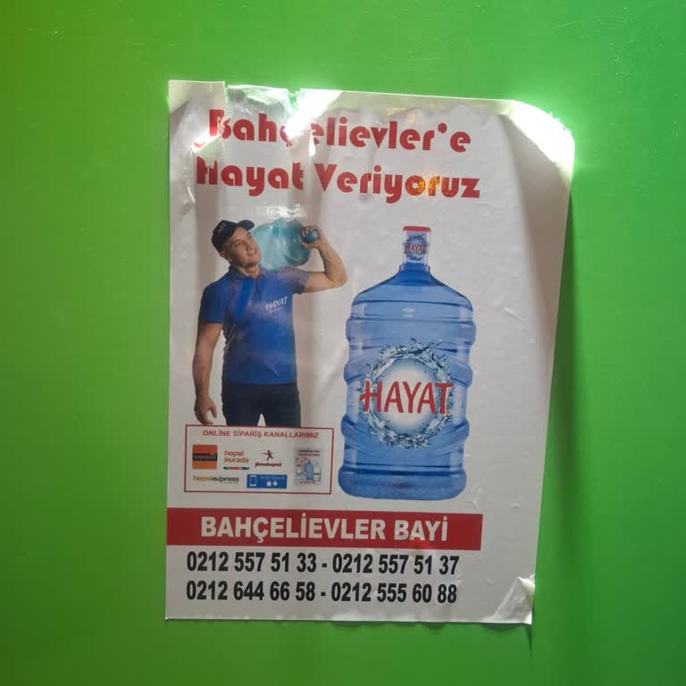 Şirinevler'de İzinsiz Reklam Afişi Sorunu