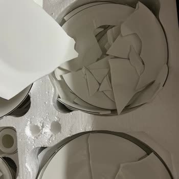 Karaca'dan Gelen Kırık Yemek Takımı Hayal Kırıklığı Yarattı