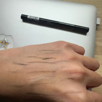 Maybelline Eyeliner Hayal Kırıklığı: Soluk Renk Ve Kötü Müşteri Hizmetleri