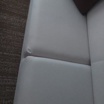 Defolu Koltuklar Ve İletişim Eksikliği