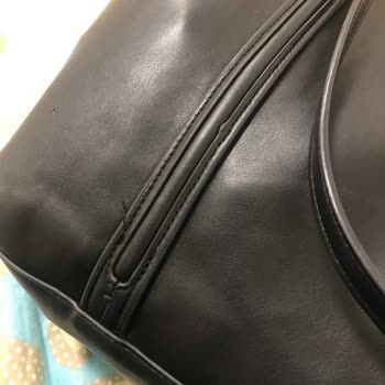 Zara Çantasında Charm Ve Dikiş Sorunu