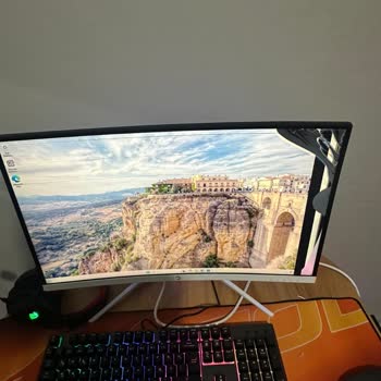 Kırık Monitör Ve İlgisiz Müşteri Hizmetleri