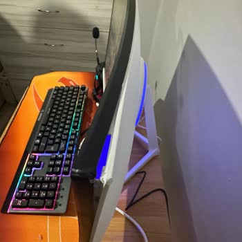 Kırık Monitör Ve İlgisiz Müşteri Hizmetleri