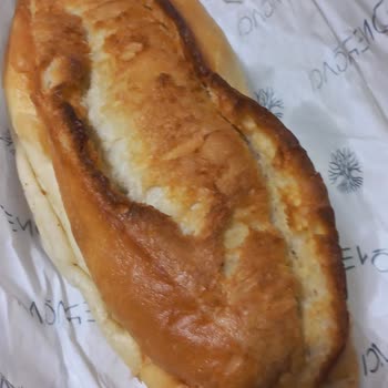 Bayat Ekmek Ve Pişmemiş Döner Şoku