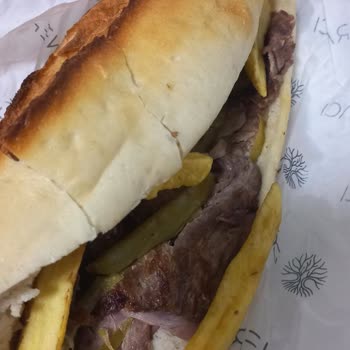 Bayat Ekmek Ve Pişmemiş Döner Şoku