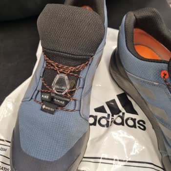 Adidas Ayakkabıda 7 Gün İçinde Yırtılma Ve Sökülme