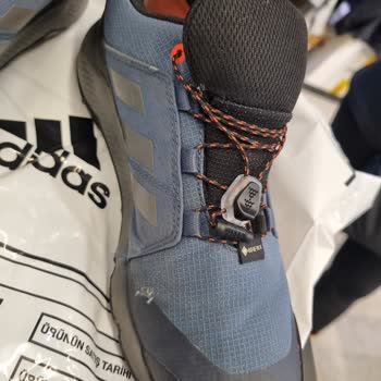 Adidas Ayakkabıda 7 Gün İçinde Yırtılma Ve Sökülme