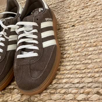 Aylarca Beklenen Ayakkabıda Hayal Kırıklığı: Boya Hatası Ve Kalite Sorunu