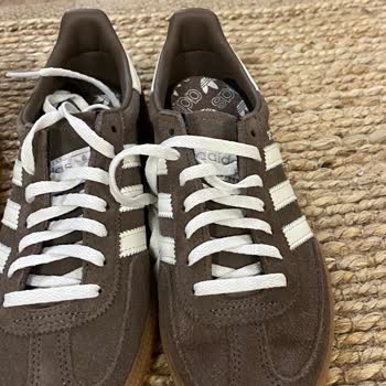 Aylarca Beklenen Ayakkabıda Hayal Kırıklığı: Boya Hatası Ve Kalite Sorunu