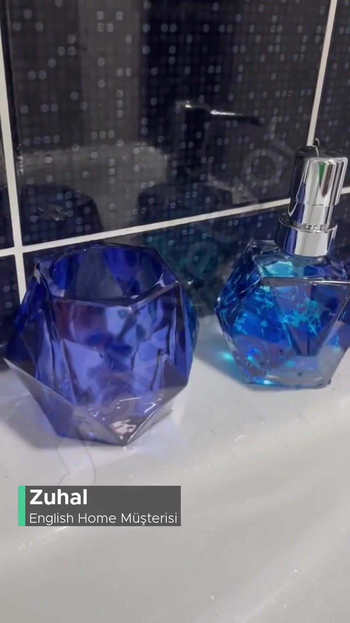 English Home Banyo Setini Boyayıp Göndermiş! videonun kapak resmi