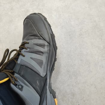 Lumberjack Ayakkabının Sert Kalıbı Diz Ağrısına Neden Oluyor