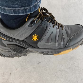 Lumberjack Ayakkabının Sert Kalıbı Diz Ağrısına Neden Oluyor