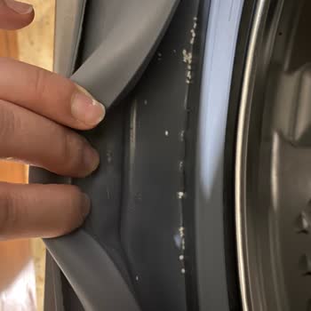 Beko Çamaşır Makinesi Yer Değiştiriyor Ve Çok Ses Çıkarıyor!