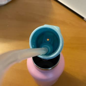 Botella de acero Skip Hop con tapa fallada, solicito repuesto