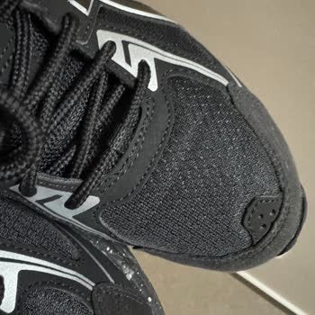 Asics Shoes Worn Only Twice – Rapid Deformation and Cracking