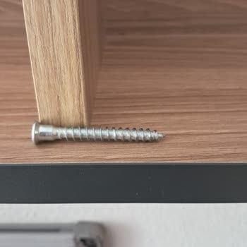 Hatalı Montajla Çatlayan Kitaplık Sorunu