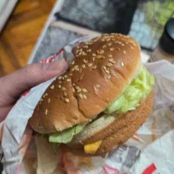 Burger King, pedido llega aplastado y frío, solicito reembolso