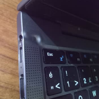Reeder D19 Model Laptopun Şarjda Erimesi Ve Yüksek Değişim Ücreti