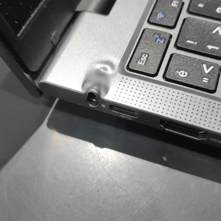 Reeder D19 Model Laptopun Şarjda Erimesi Ve Yüksek Değişim Ücreti