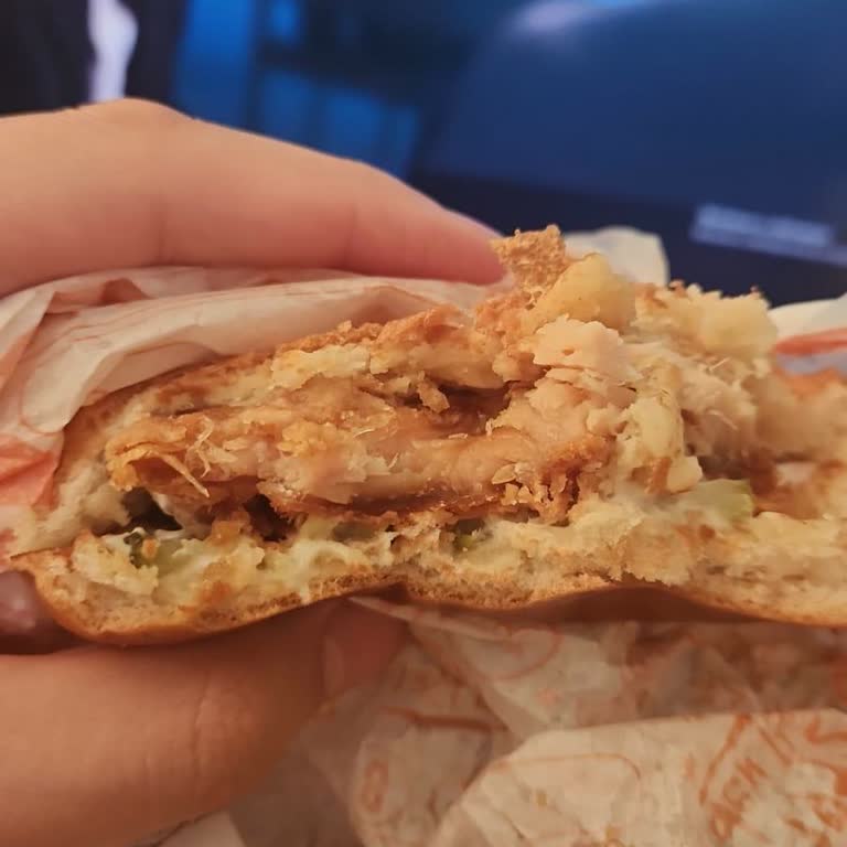 Bayat Ve Taşlaşmış Hamburger Şikayeti