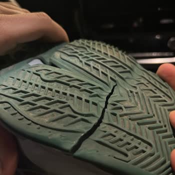 Dayanıklı Olmayan Ayakkabı Ve Yetersiz Müşteri Hizmeti