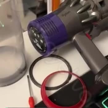 Dyson V10 Kırmızı Lastik Düşüyor!