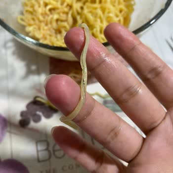 Noodle Paketinden Çıkan Şok Edici Cisimler