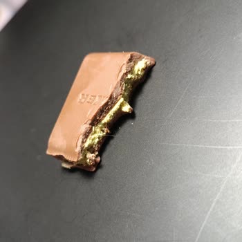 Çikolata İçinde Beklenmedik Yabancı Madde Şoku