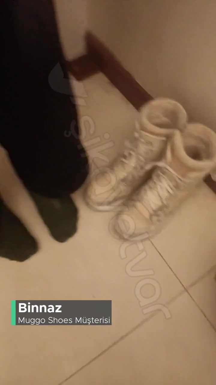 Muggo Shoes Su Geçirmez Yazdığı Halde İçi Havuza Dönen Kar Botları! videonun kapak resmi